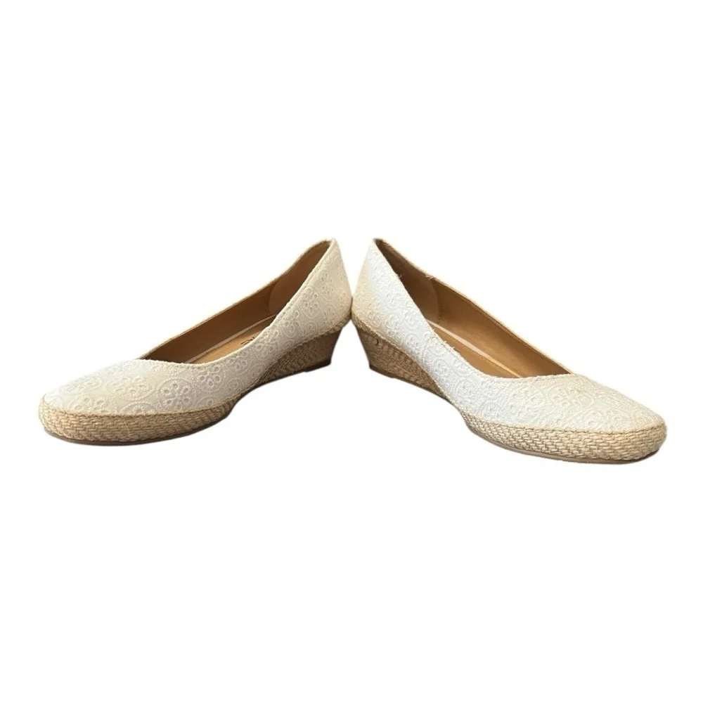 American Eagle White Short Wedges Size 9.5 Women